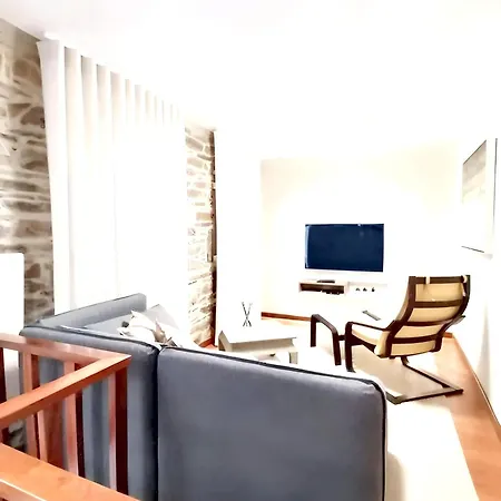 Comfortable House In With Unfenced Garden בית נופש *