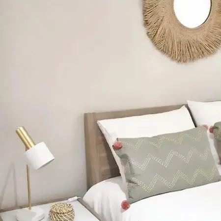 Comfortable House In With Unfenced Garden למאגו