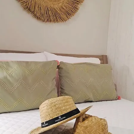 Comfortable House In With Unfenced Garden למאגו