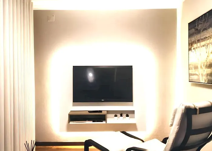 Comfortable House In With Unfenced Garden * 라메구