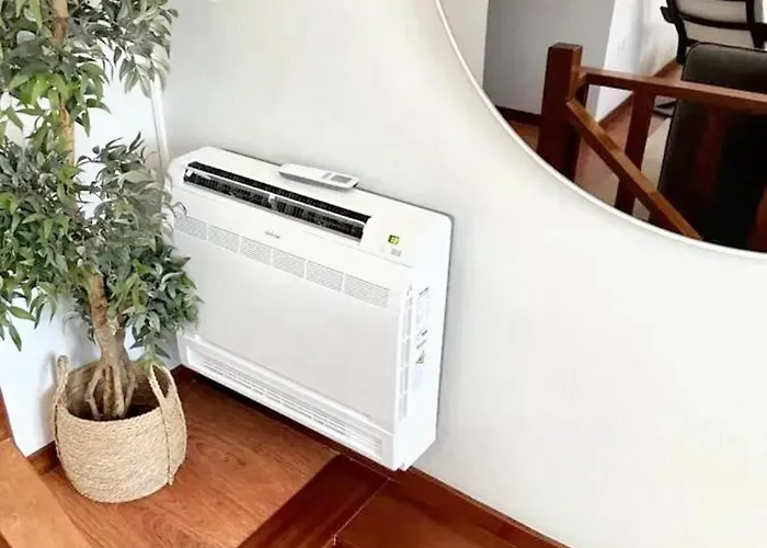 Comfortable House In With Unfenced Garden *