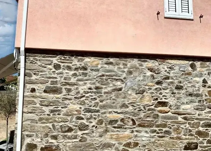 펜션 Comfortable House In With Unfenced Garden